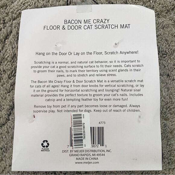 BACON ME CRAZY FLOOR & DOOR CAT SCRATCH MAT - Picture 2 of 4